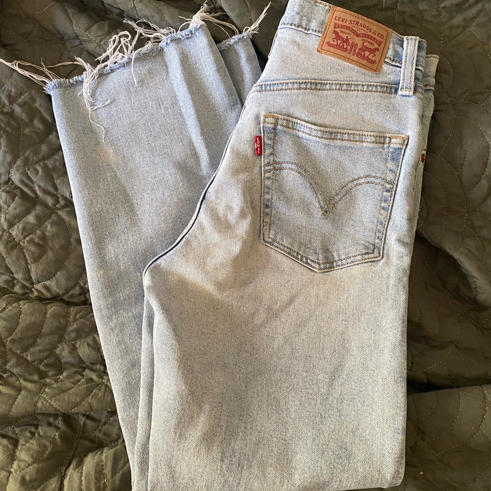 Light wash Levi jeans